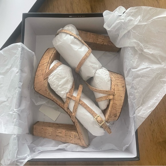 Pelle Moda Patsi Platform - Picture 3 of 7